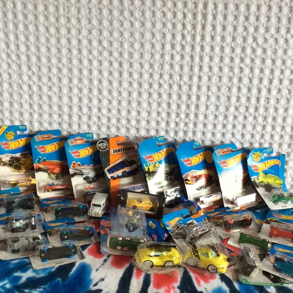 Hot wheels- 19 matchbox-2 maisto =1 all new in box